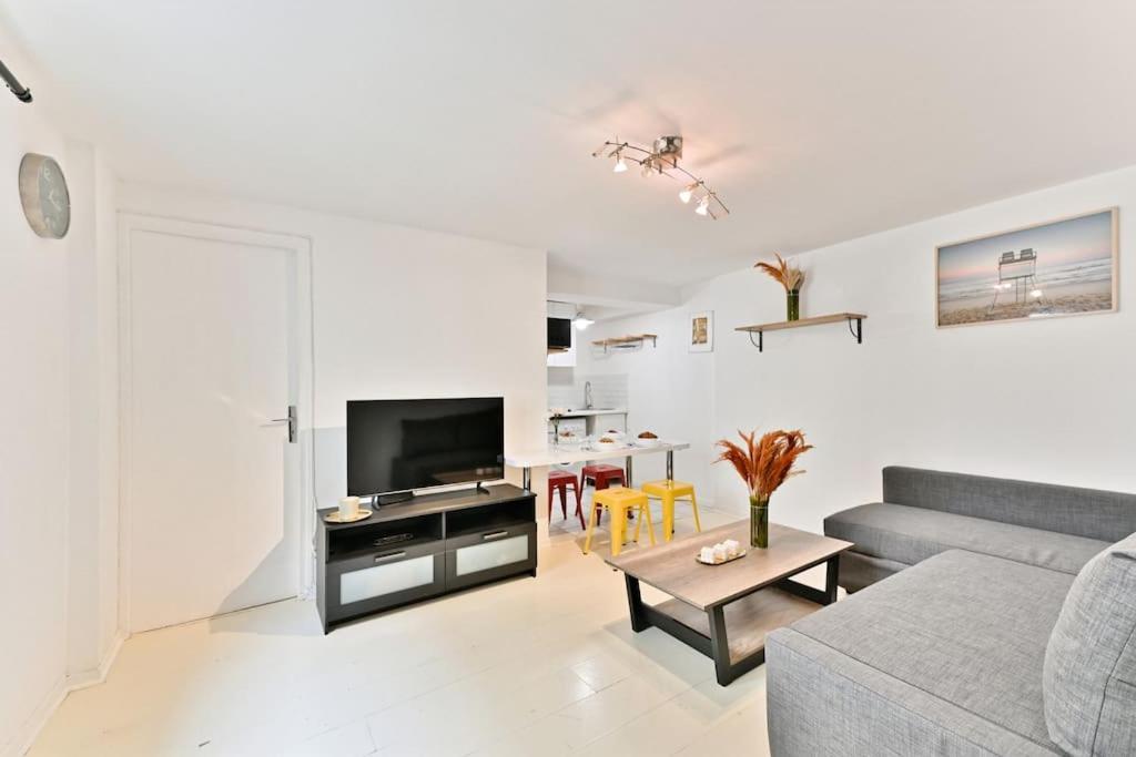 Appartement Proche Canal Saint Martin Parigi Esterno foto