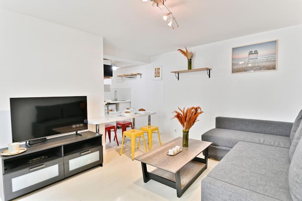 Appartement Proche Canal Saint Martin Parigi Esterno foto