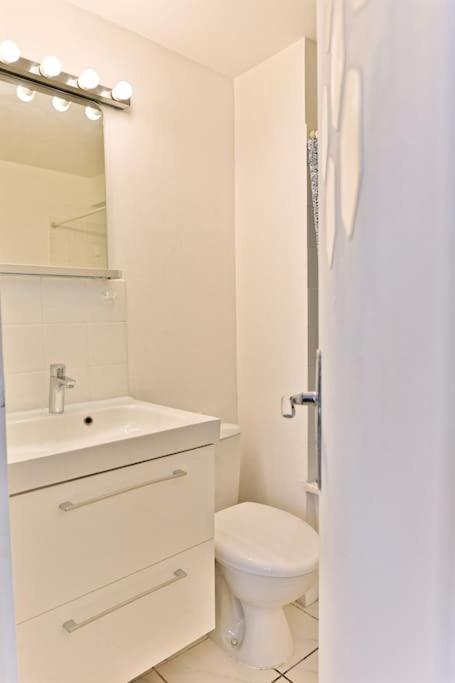 Appartement Proche Canal Saint Martin Parigi Esterno foto