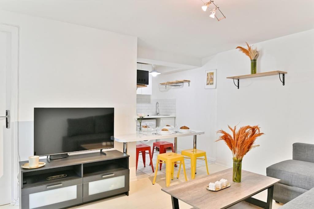 Appartement Proche Canal Saint Martin Parigi Esterno foto